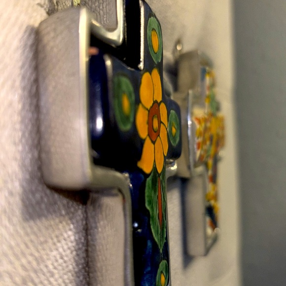 Talavera Mexico Folk Art Metal CROSS Frame With Ceramic Hand Painted CrossTile - Picture 7 of 7
